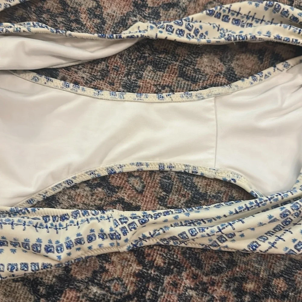 Victoria’s Secret One-Piece Swimsuit, size M - Picture 8 of 9